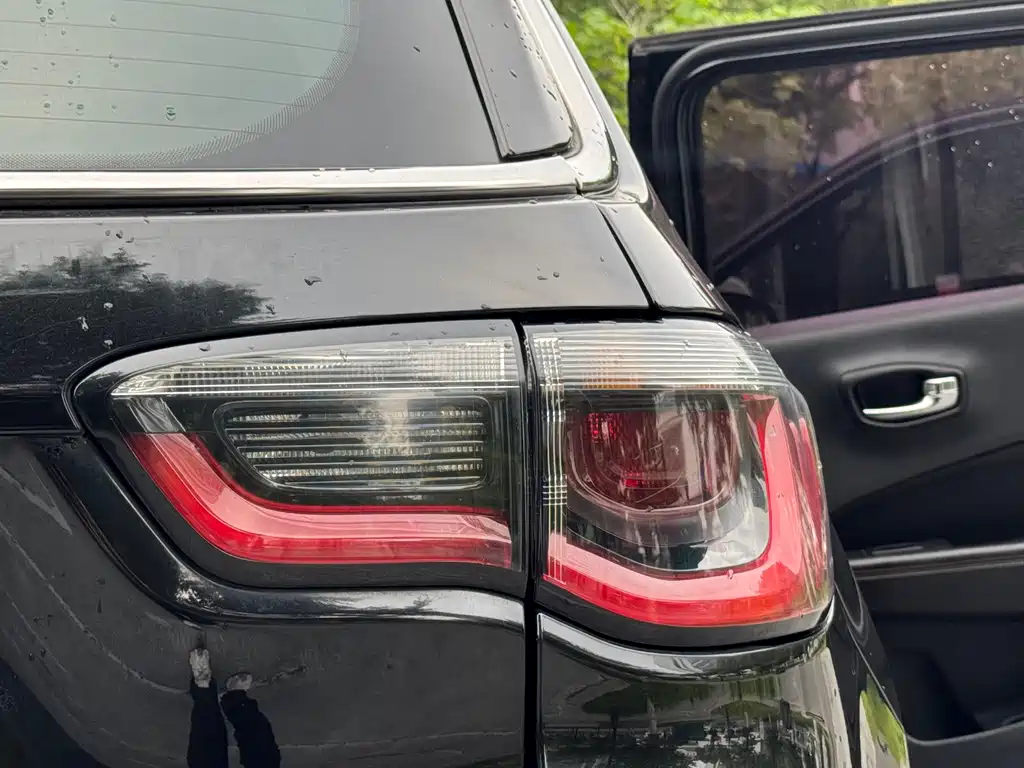 Jeep Compass 2017 — фото 18