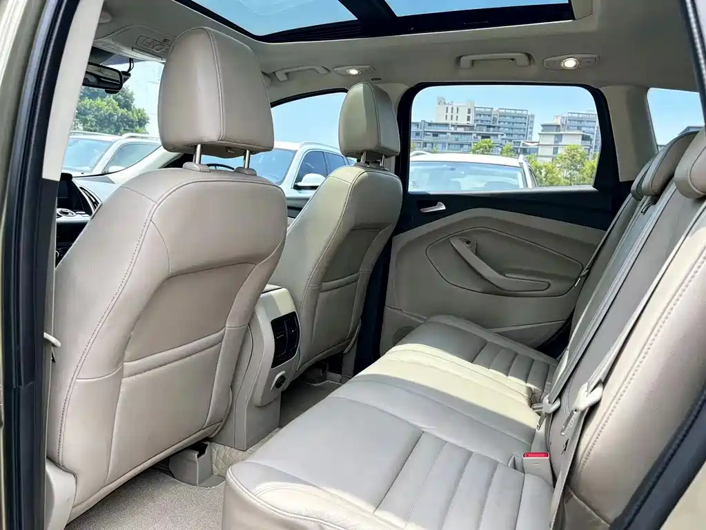 Ford Kuga 2015 — фото 10