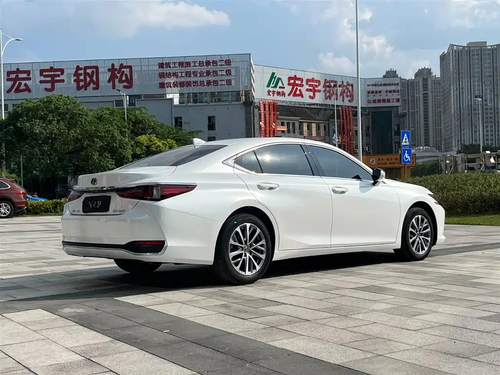 Lexus ES 2022 — фото 4