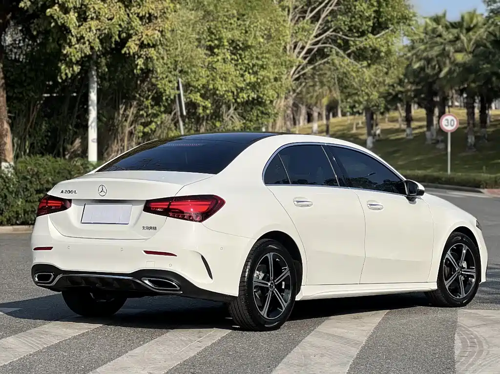 Mercedes-Benz A-Class 2024 — фото 12