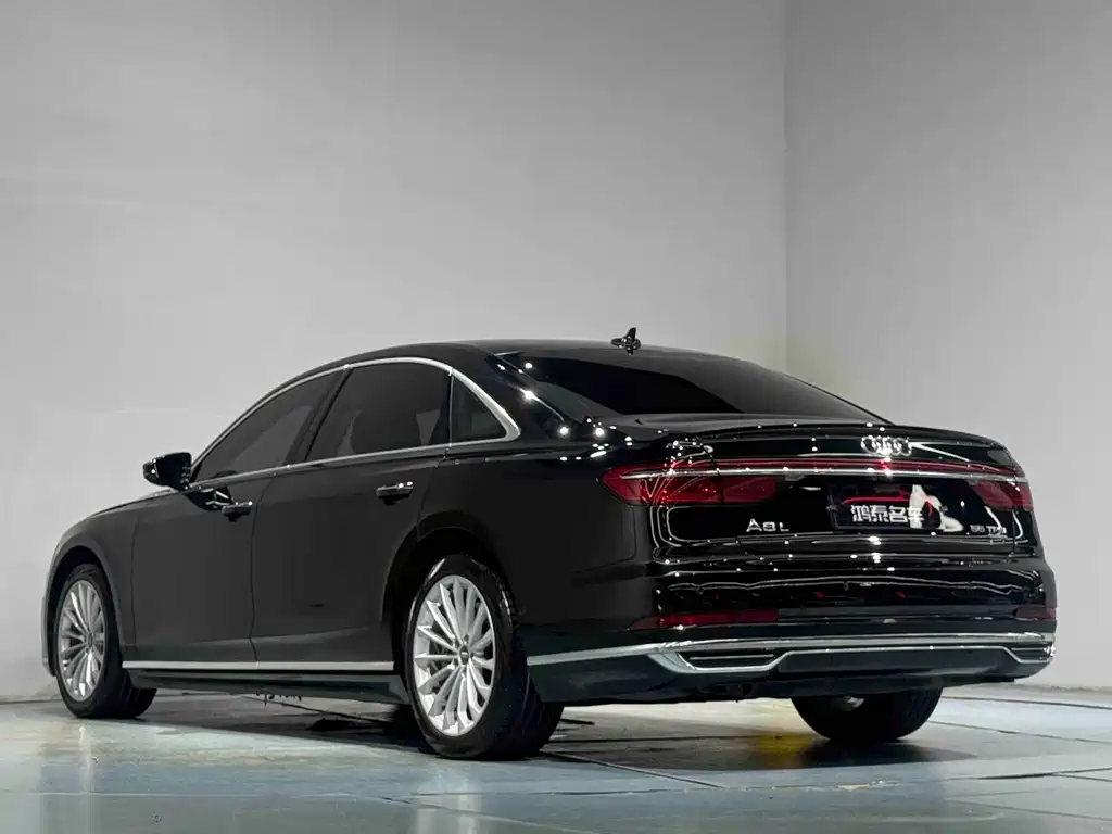 Audi A8 2019 — фото 18