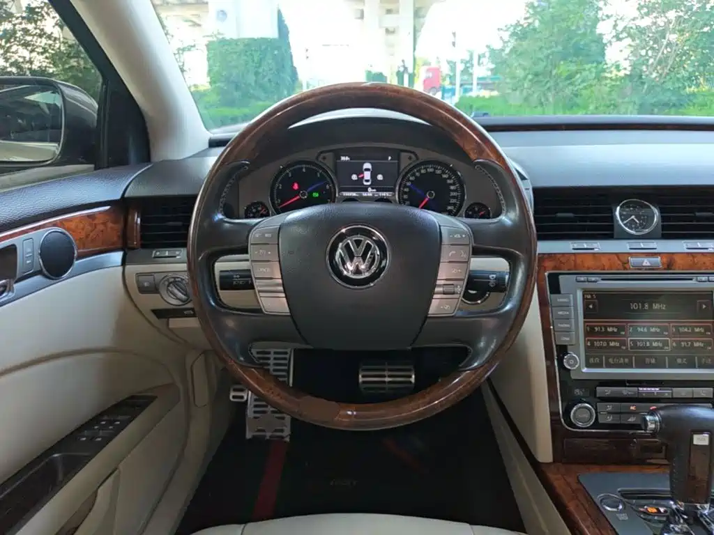 Volkswagen Phaeton 2015 — фото 11