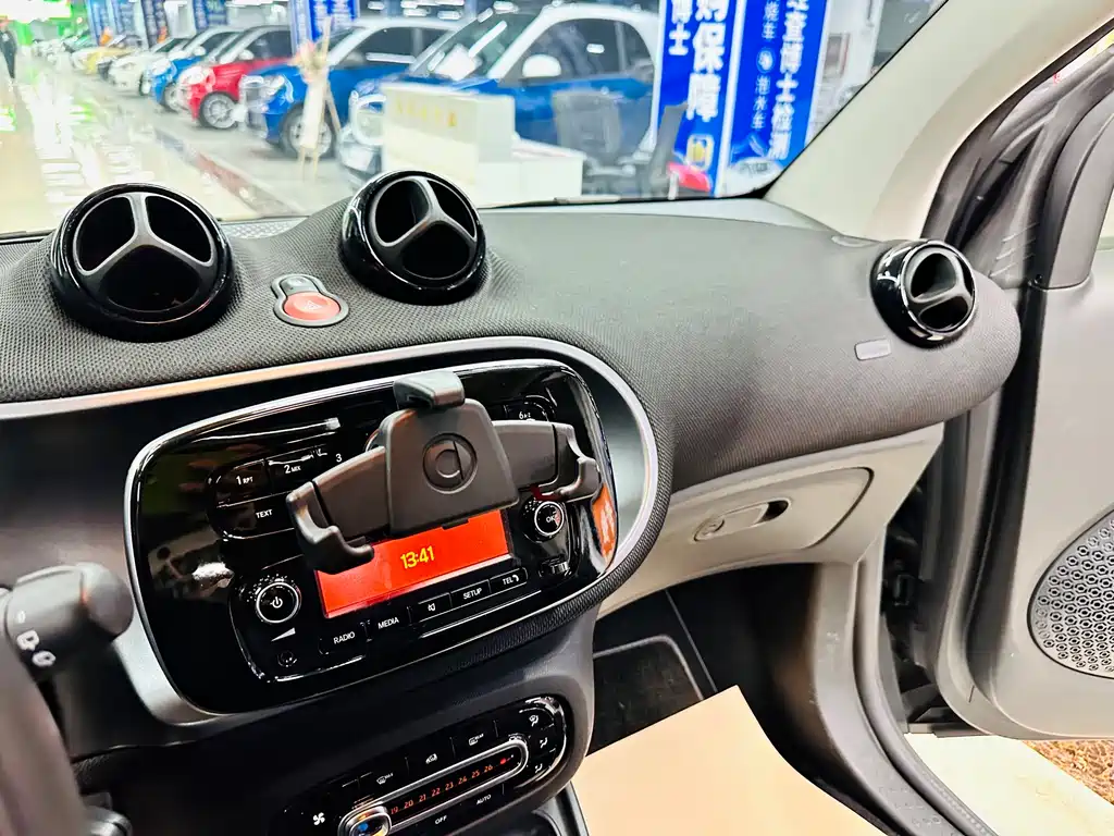 smart Fortwo 2018 — фото 29