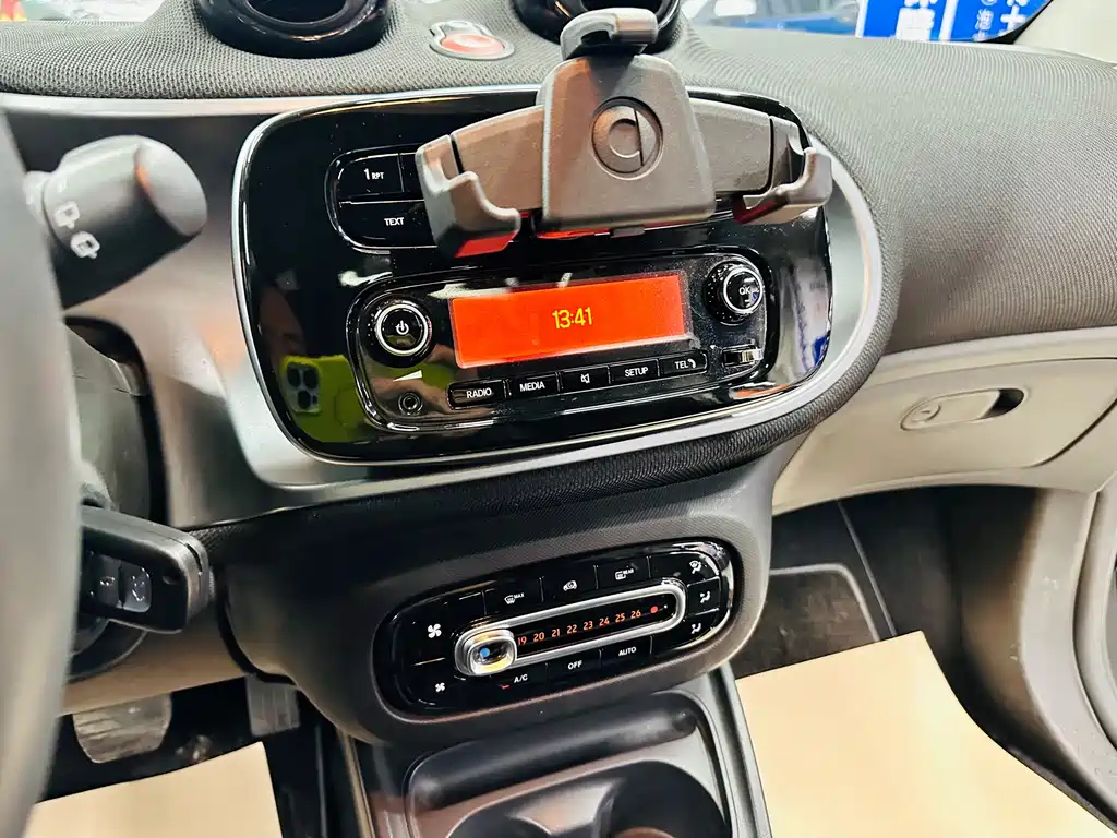 smart Fortwo 2018 — фото 30