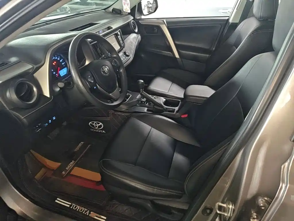Toyota RAV4 2019 — фото 15