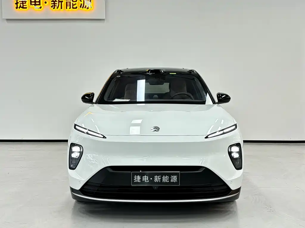 NIO ES8 2025
