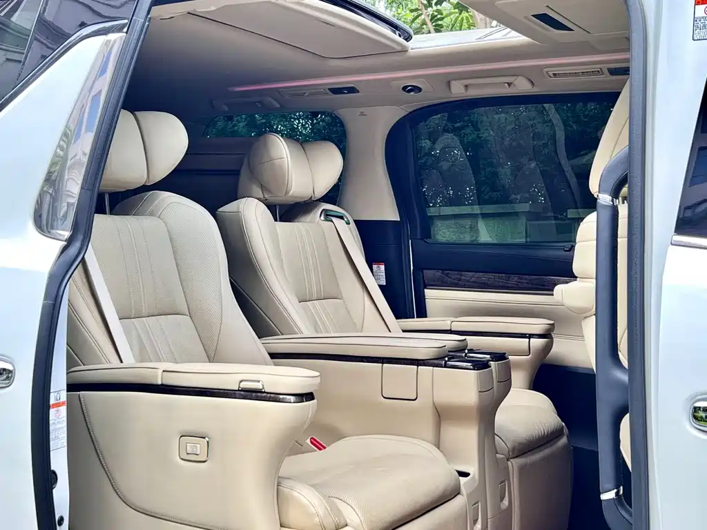 Toyota Alphard 2021 — фото 12