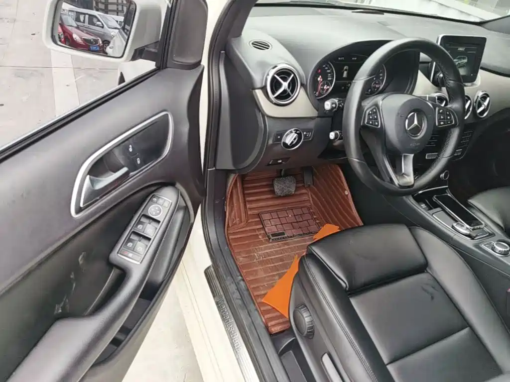 Mercedes-Benz B-Class 2016 — фото 16