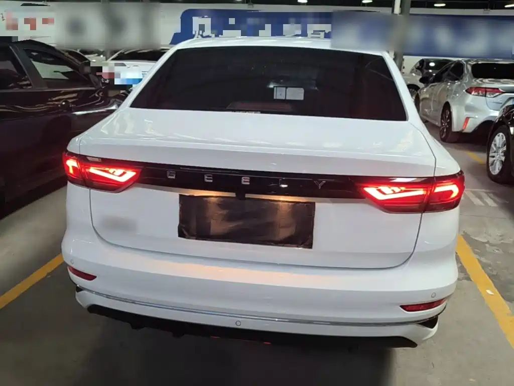 Geely Emgrand 2024