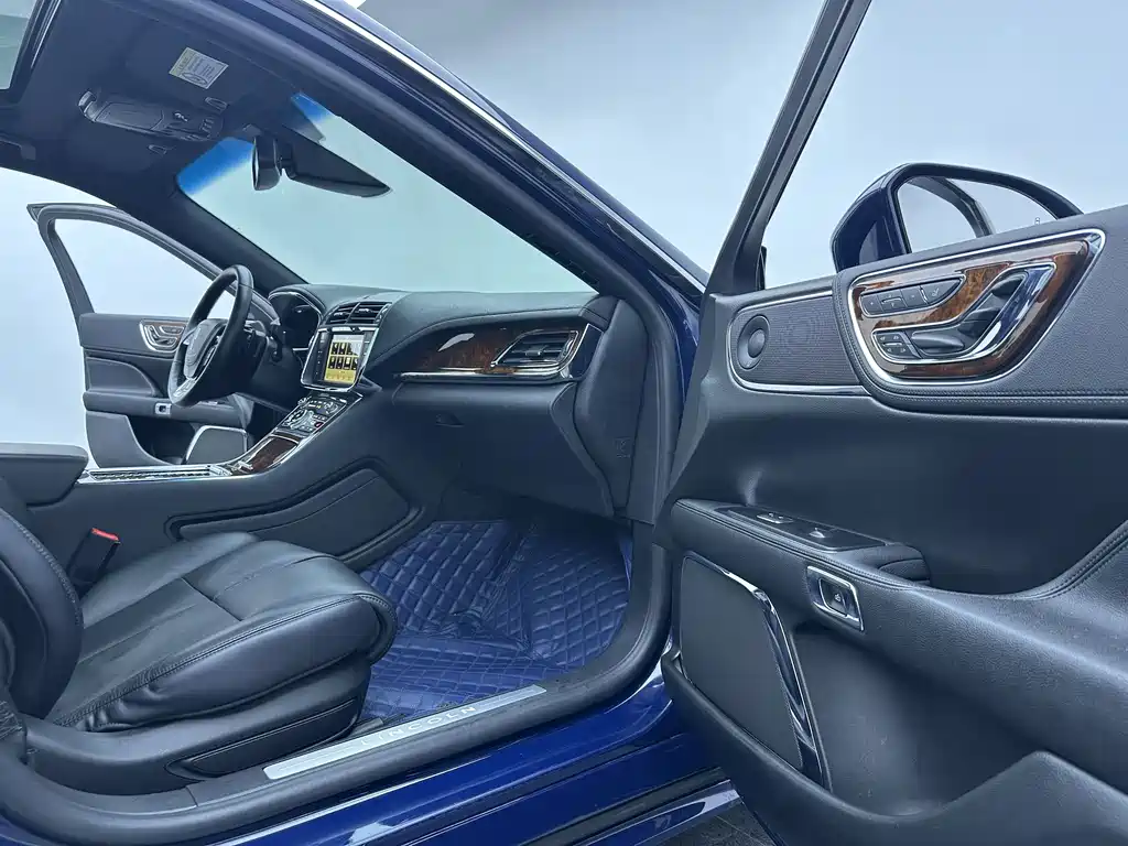 Lincoln Continental 2018 — фото 14