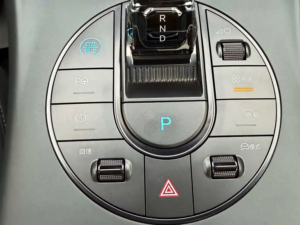 BYD Seal 2025 — фото 15