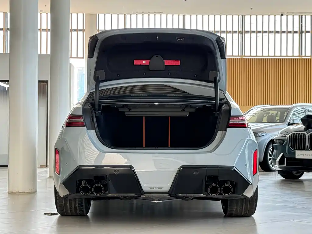 BMW M5 New Energy — фото 9