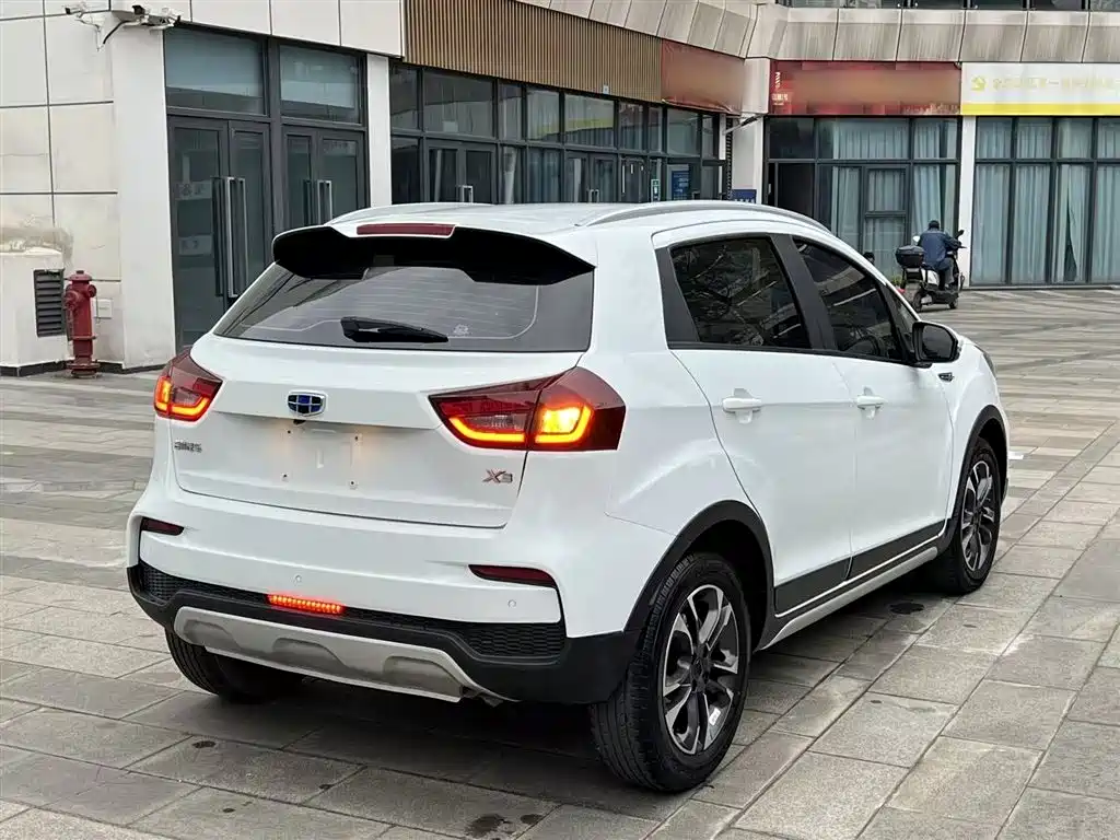 Geely Vision X3 2019 — фото 7