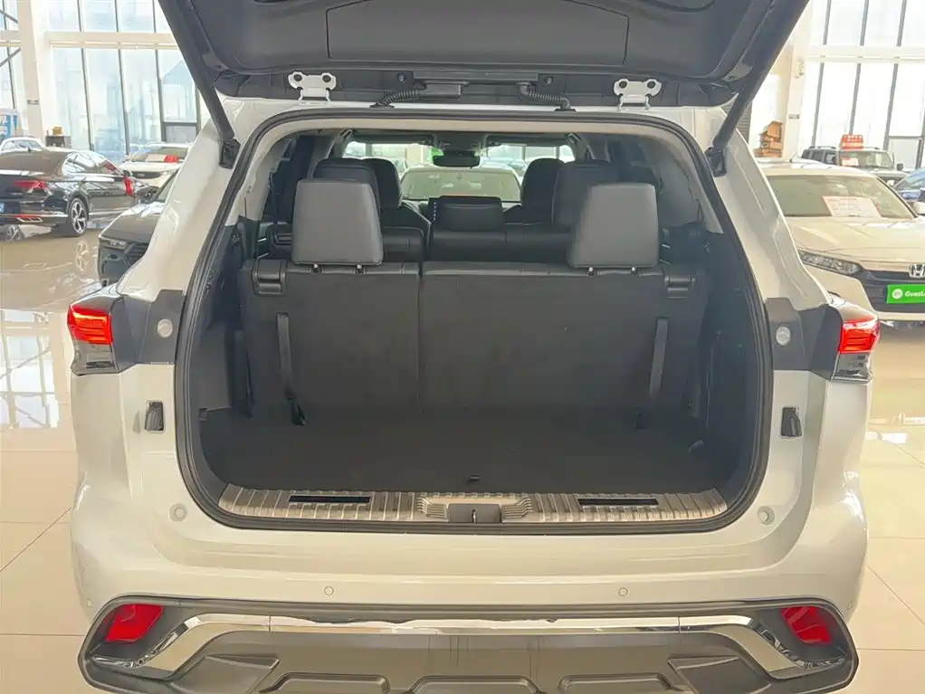 Toyota Highlander 2024 — фото 14