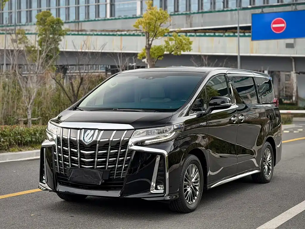 Toyota Alphard 2022 — фото 1