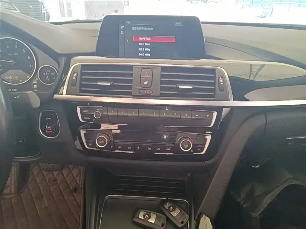 BMW 3 Series 2018 — фото 13