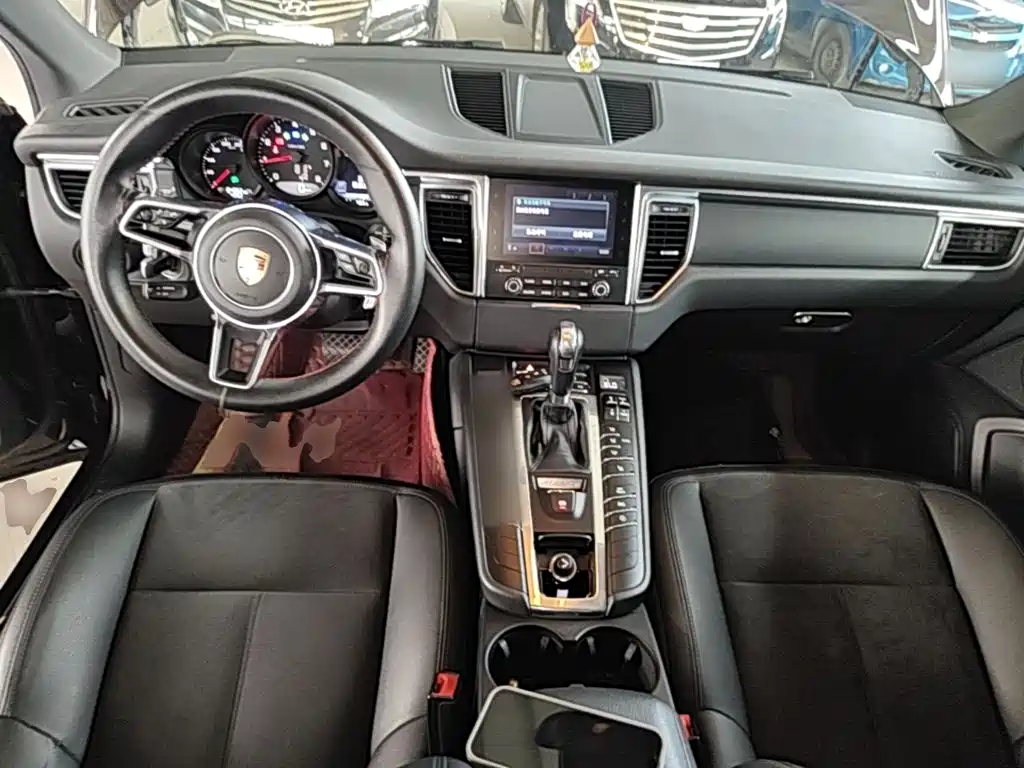 Porsche Macan 2018 — фото 10