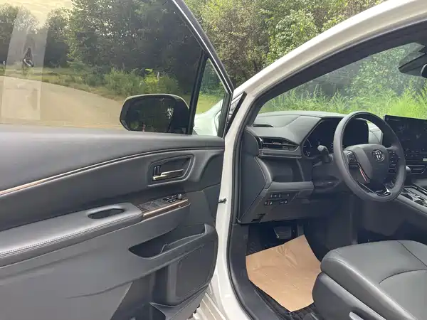 Toyota Granvia 2026