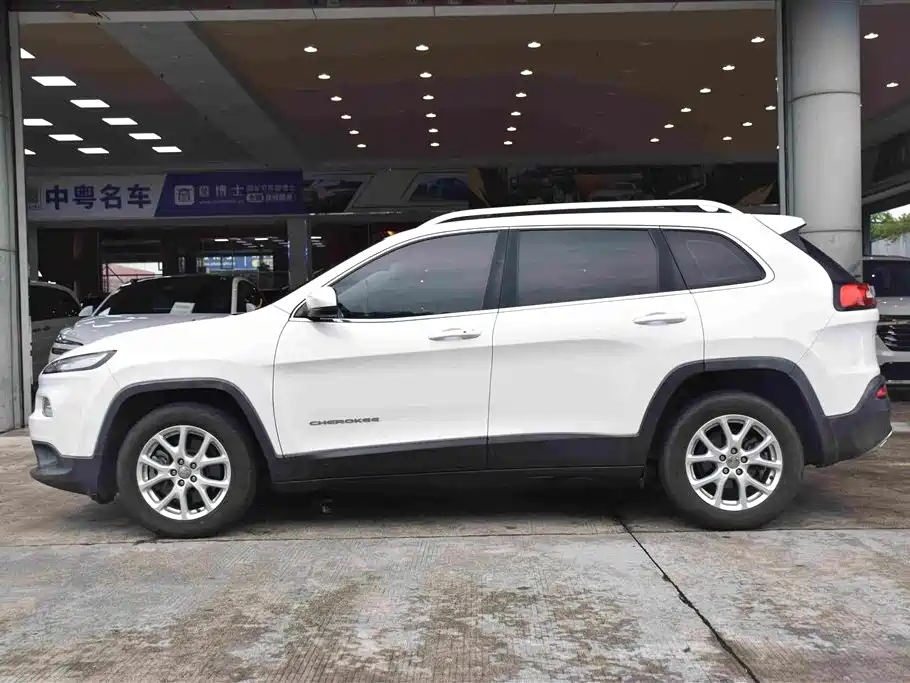 Jeep Cherokee 2018 — фото 4