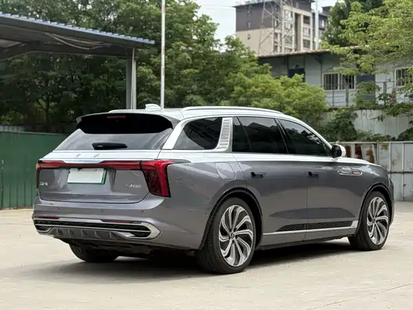Hongqi E-HS9 2023