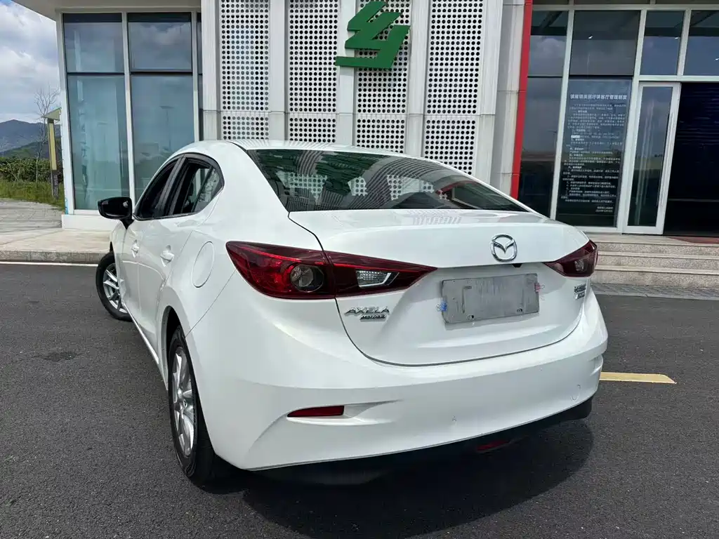 Mazda 3 Axela 2016 — фото 3