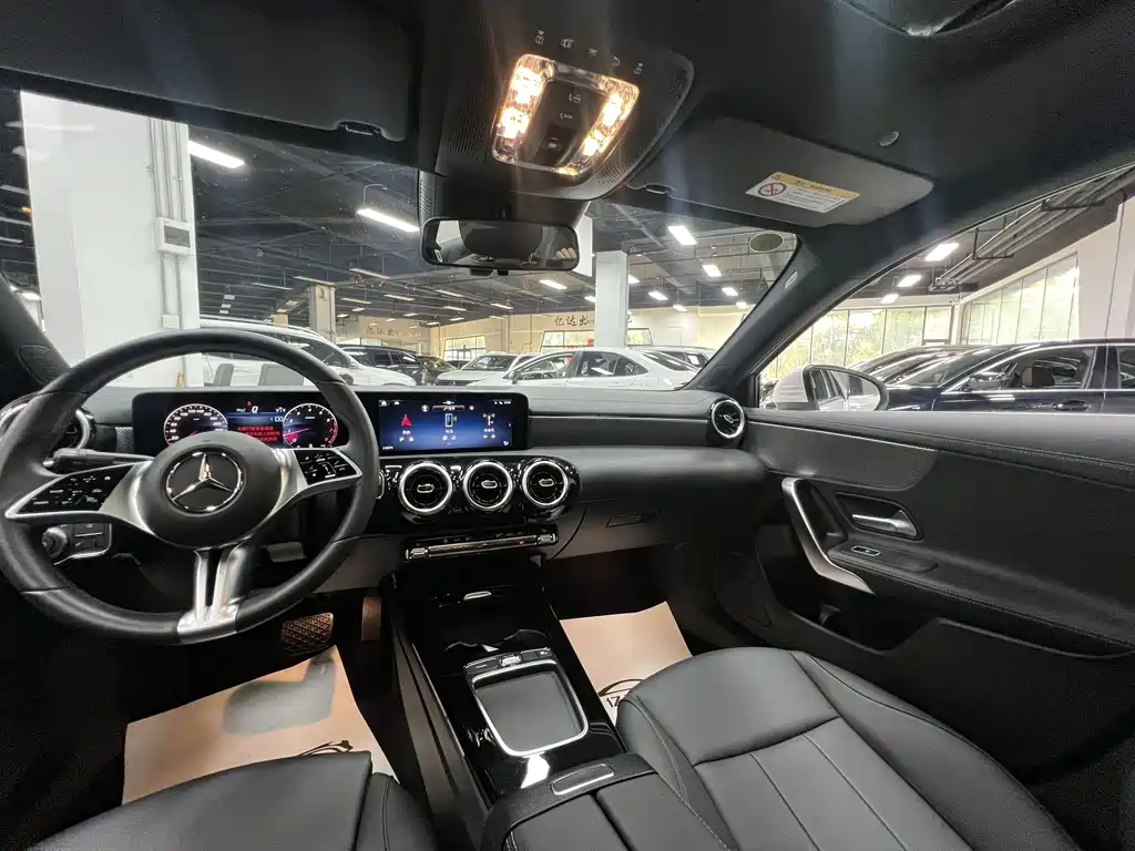 Mercedes-Benz A-Class 2023 — фото 12