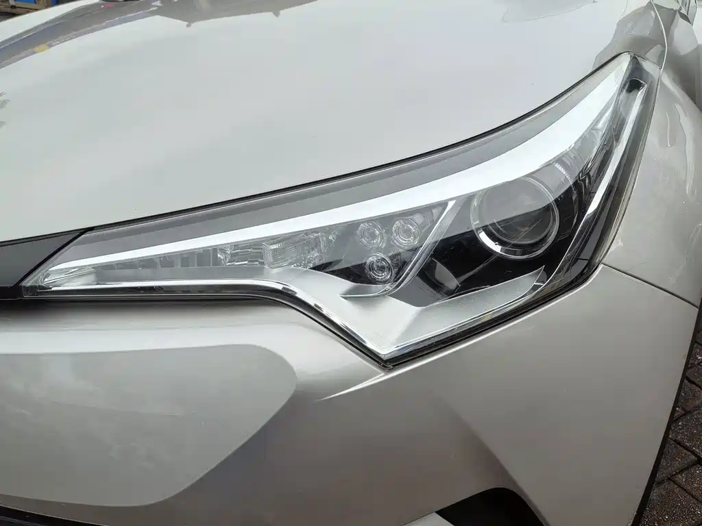Toyota C-HR 2020 — фото 9