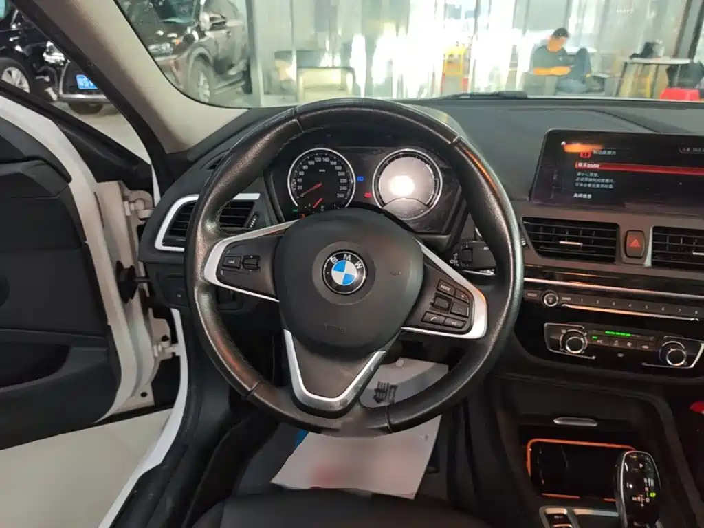 BMW 1 Series 2020 — фото 11