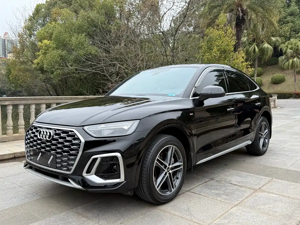 Audi Q5L Sportback 2022 — фото 1