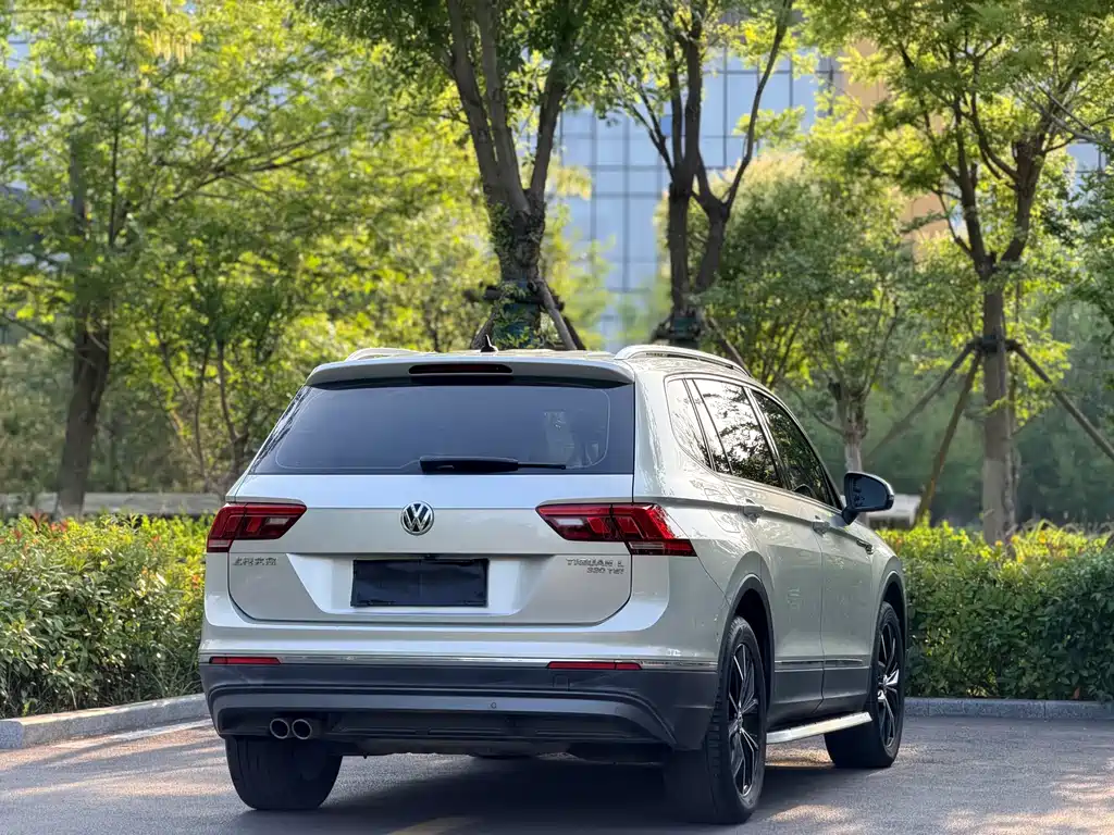 Volkswagen Tiguan L 2020 — фото 11