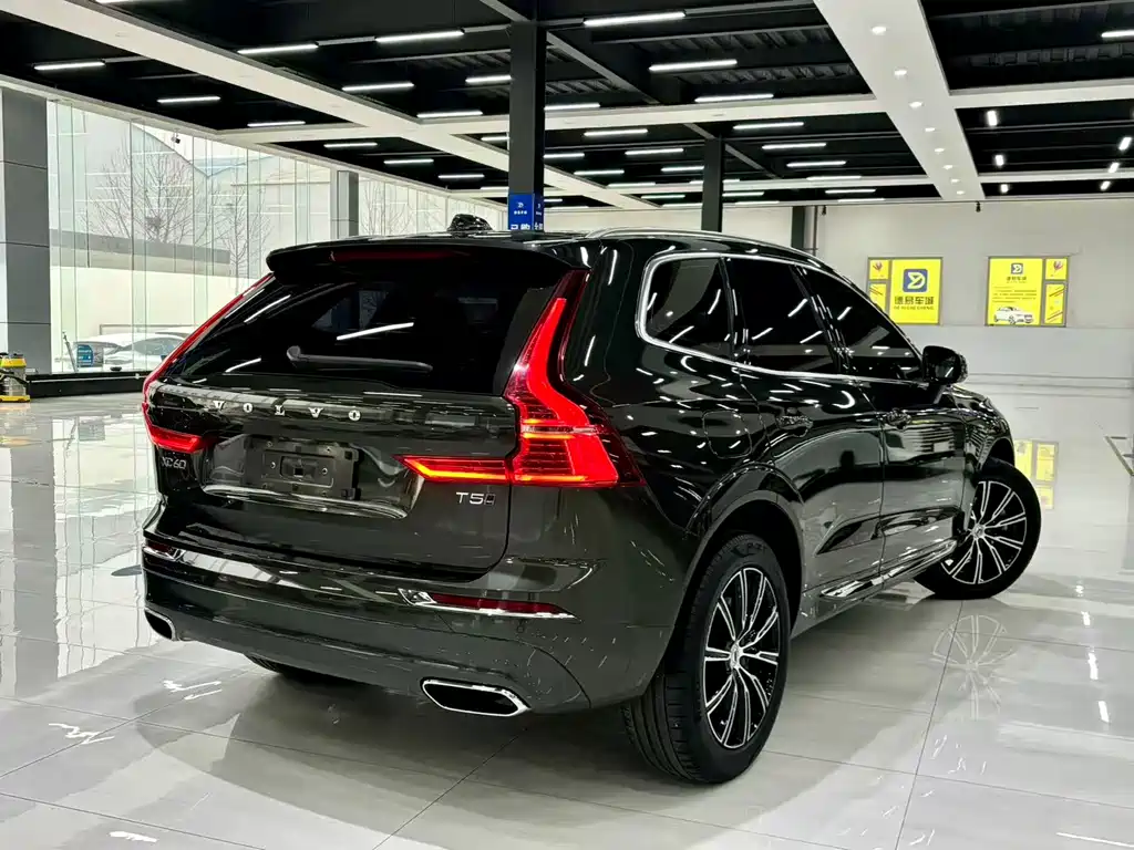 Volvo XC60 2021 — фото 9