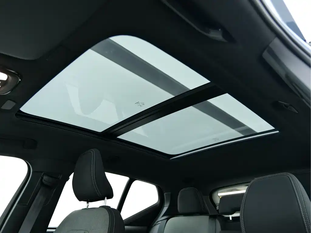Volvo XC40 2023 — фото 17