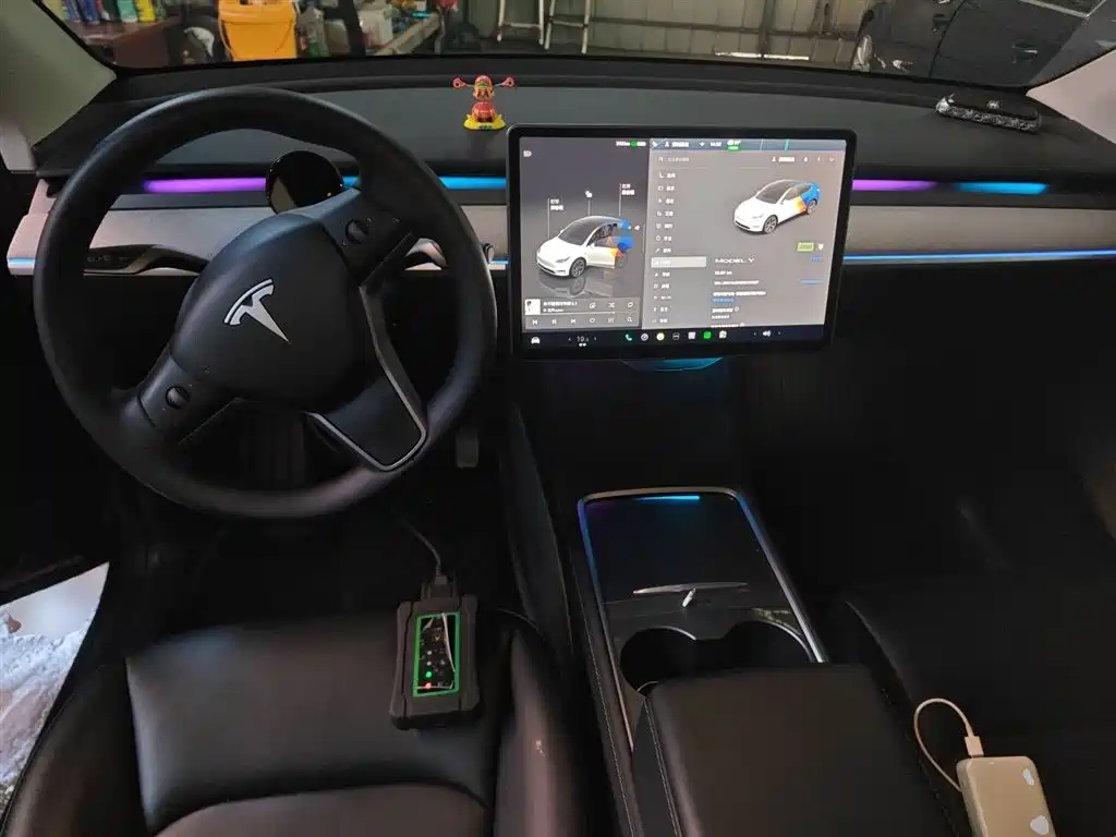 Tesla Model Y 2025 — фото 10