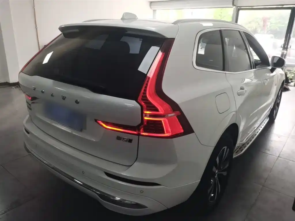 Volvo XC60 2022 — фото 7