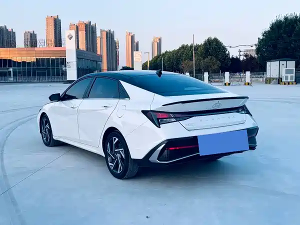 Hyundai Elantra 2023