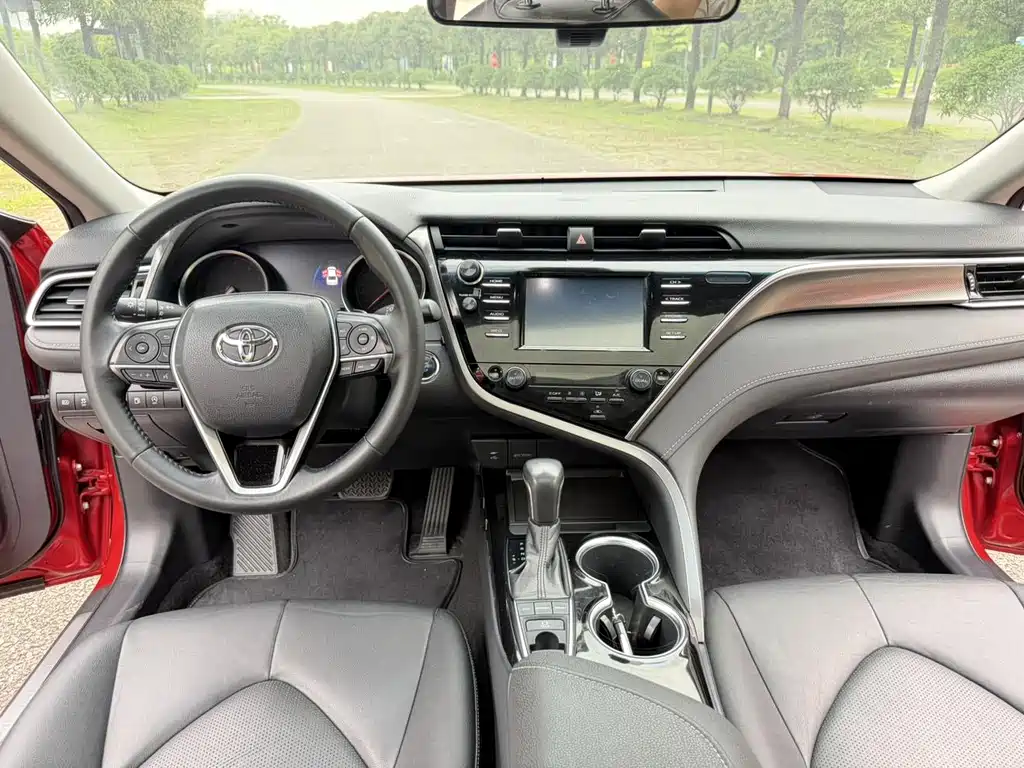 Toyota Camry 2018 — фото 19