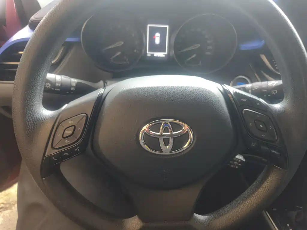 Toyota C-HR 2020 — фото 6