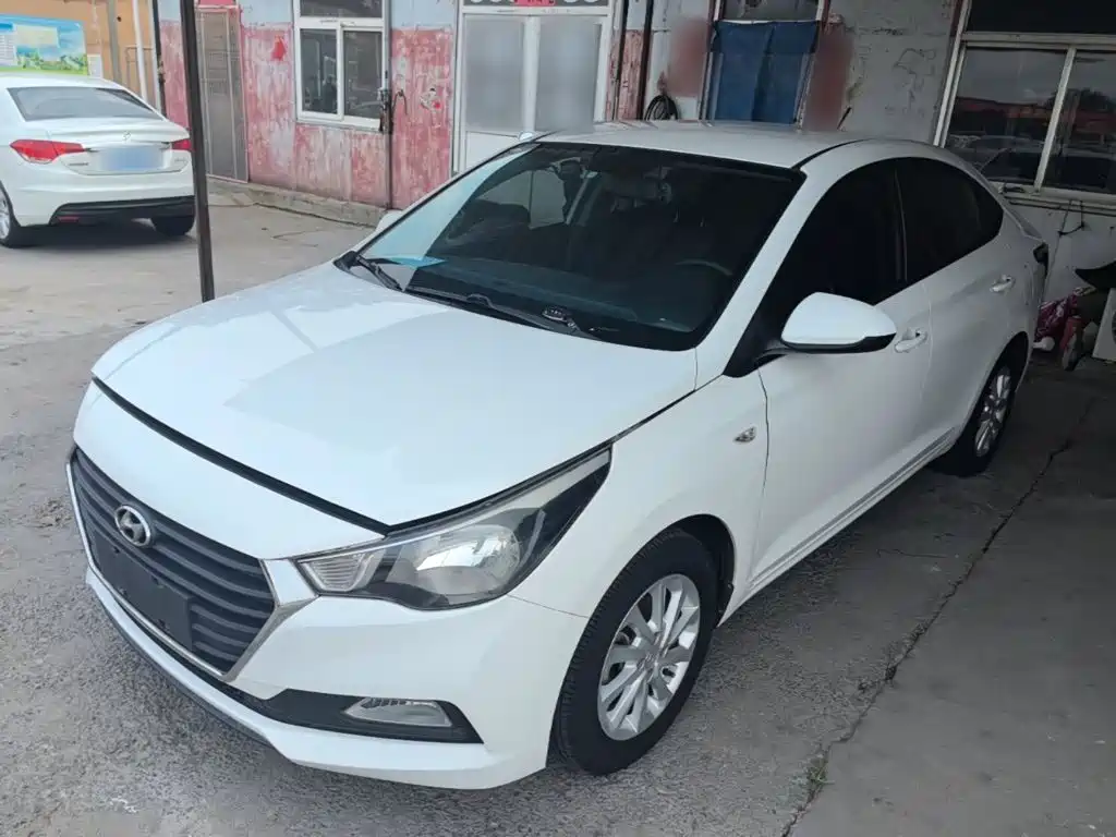 Hyundai Verna 2017 — фото 1