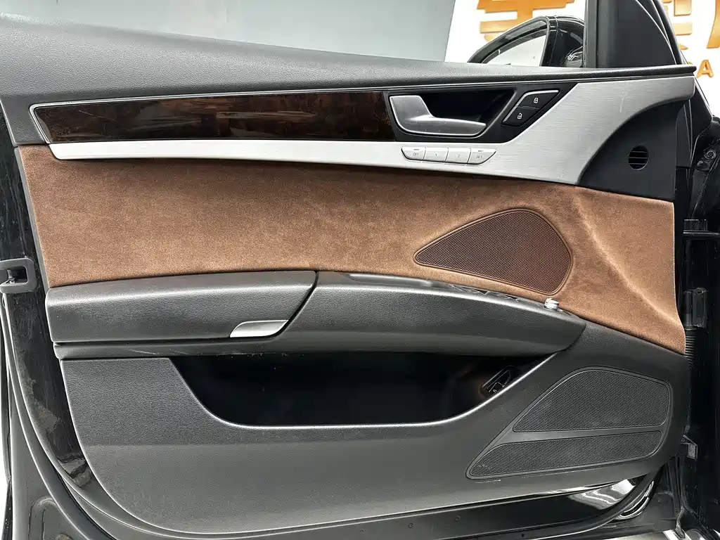 Audi A8 2017 — фото 10