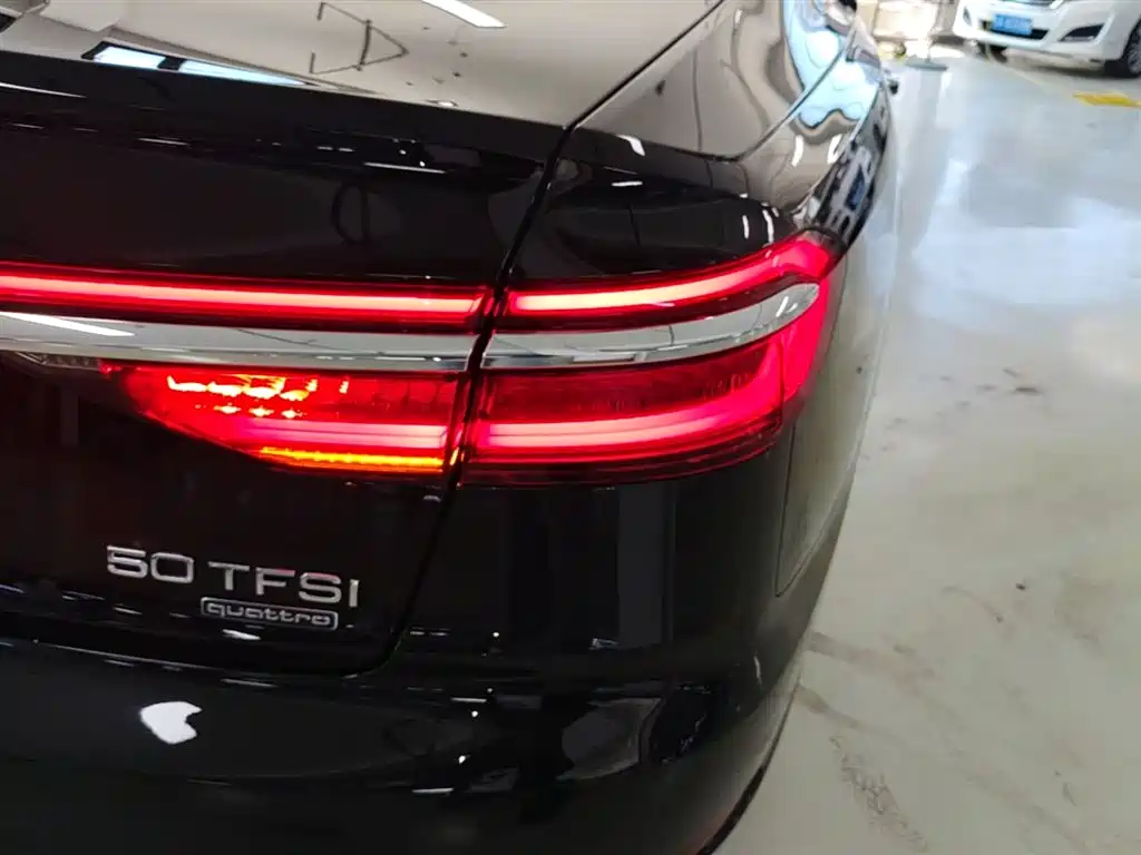 Audi A8 2020 — фото 8