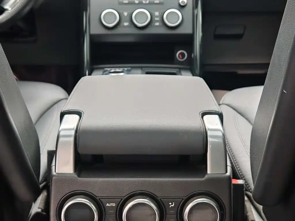 Land Rover Discovery 2019 — фото 11