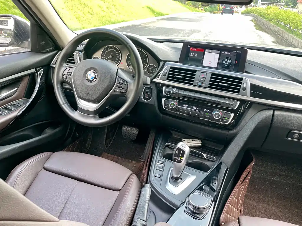 BMW 3 Series 2019 — фото 17