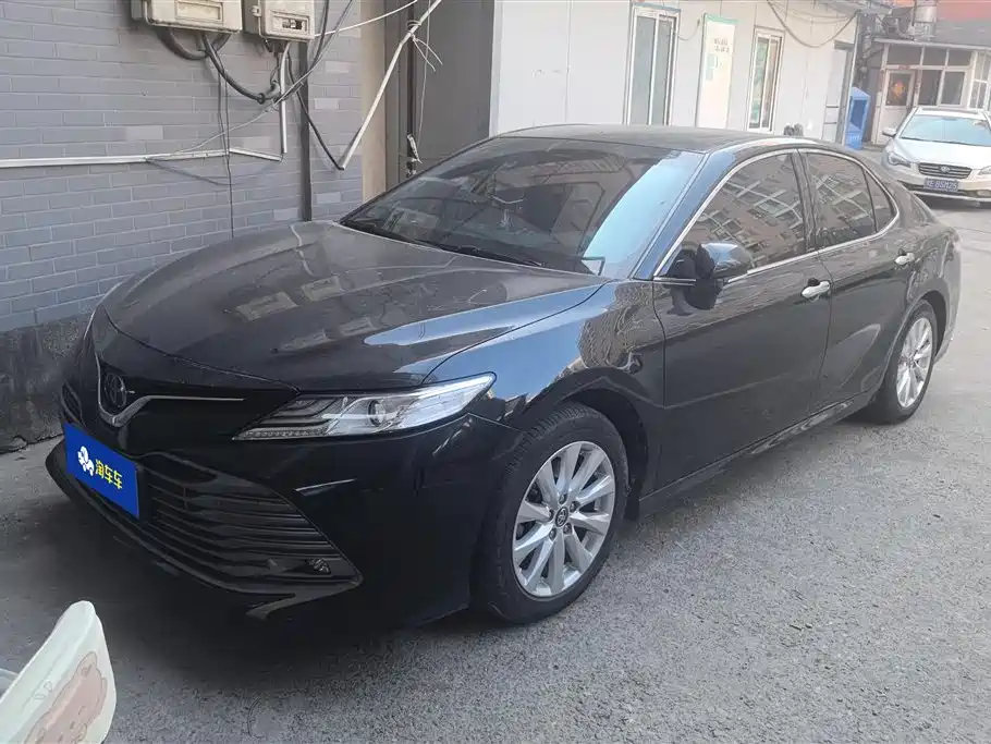 Toyota Camry 2020 — фото 1
