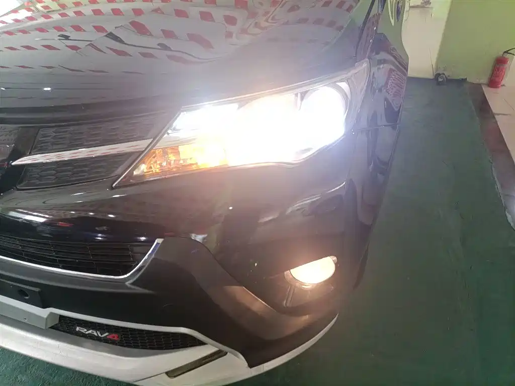 Toyota RAV4 2015 — фото 23