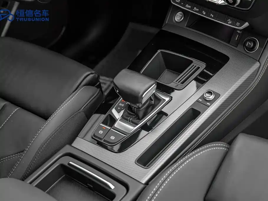 Audi Q5L 2023 — фото 19