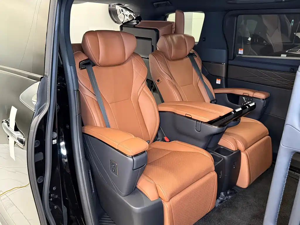 Toyota Vellfire — фото 10
