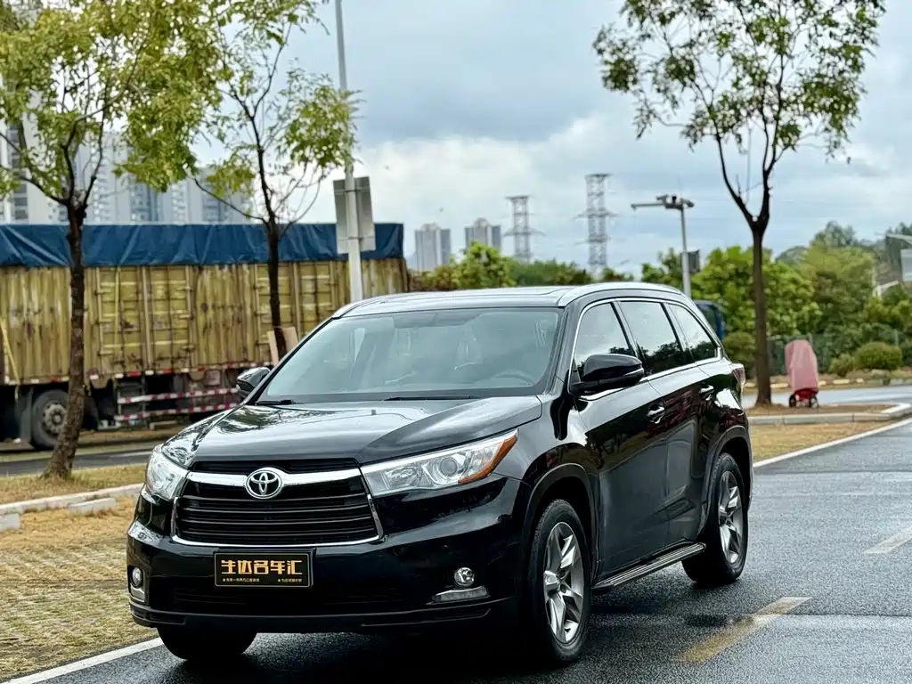 Toyota Highlander 2018 — фото 1