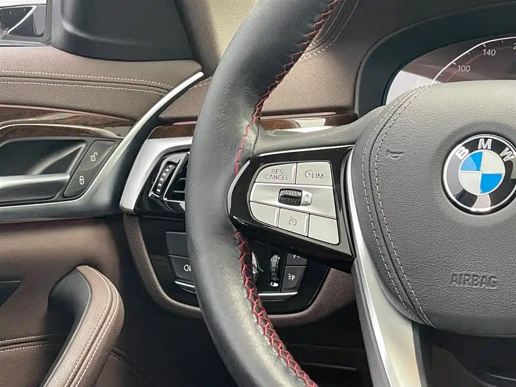 BMW 5 Series 2020 — фото 17