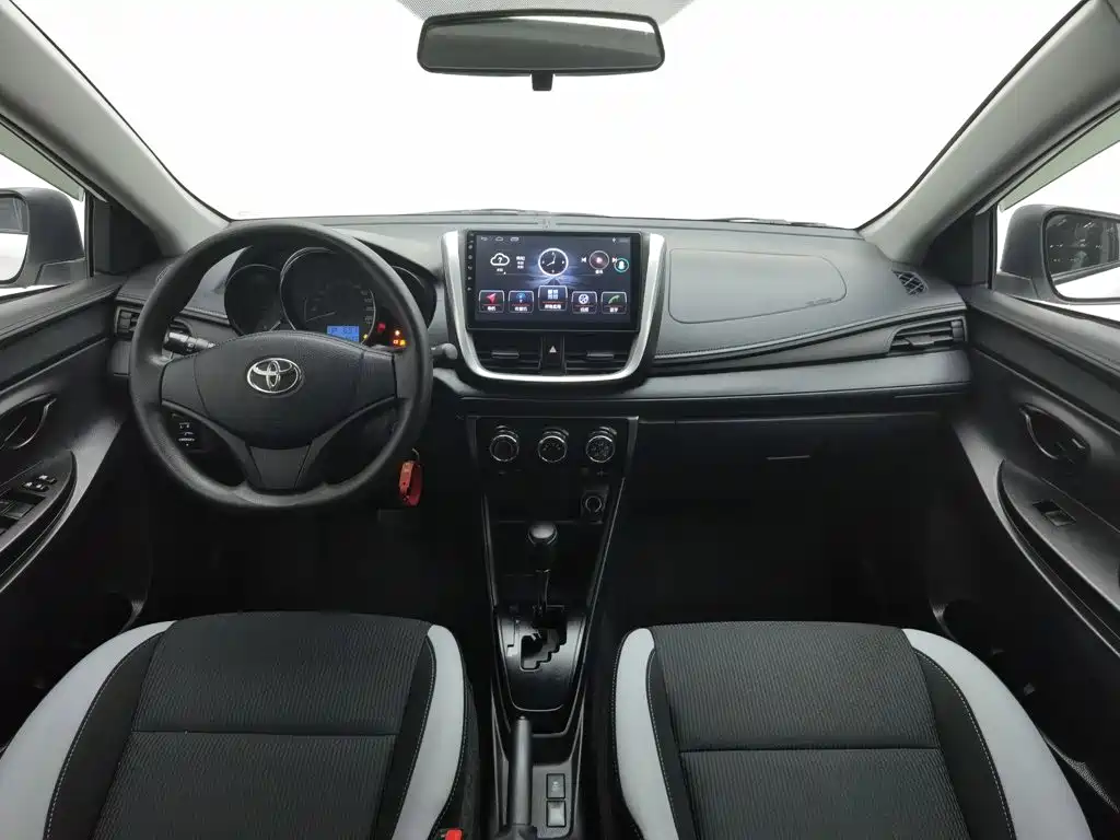 Toyota Yaris L 2020