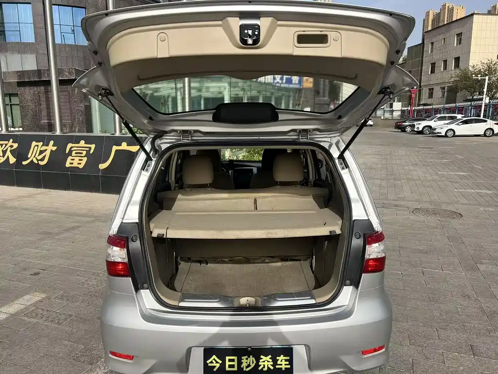 Nissan Livina 2015 — фото 14